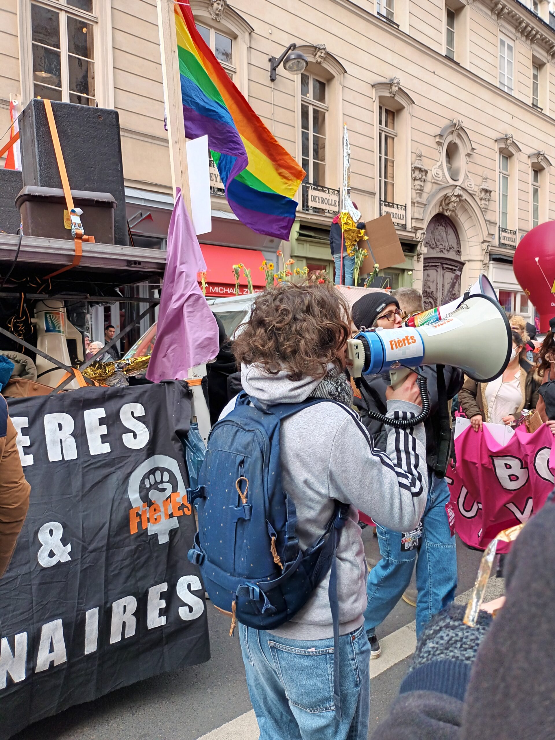 Le Pink Bloc à Lyon : la version féministe et queer du Black Bloc cherche  sa voie
